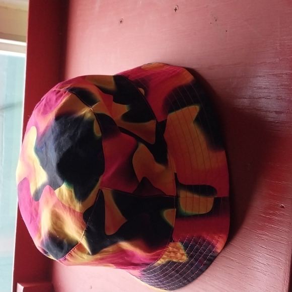 SOSO BUCKET HAT - Picture 1 of 3